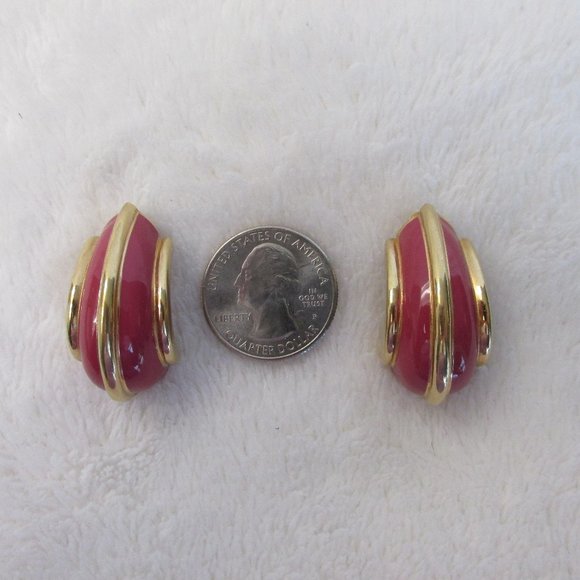 St. John Magenta Enamel and Goldtone Clip-on Earrings Vintage 1980s - Picture 2 of 6